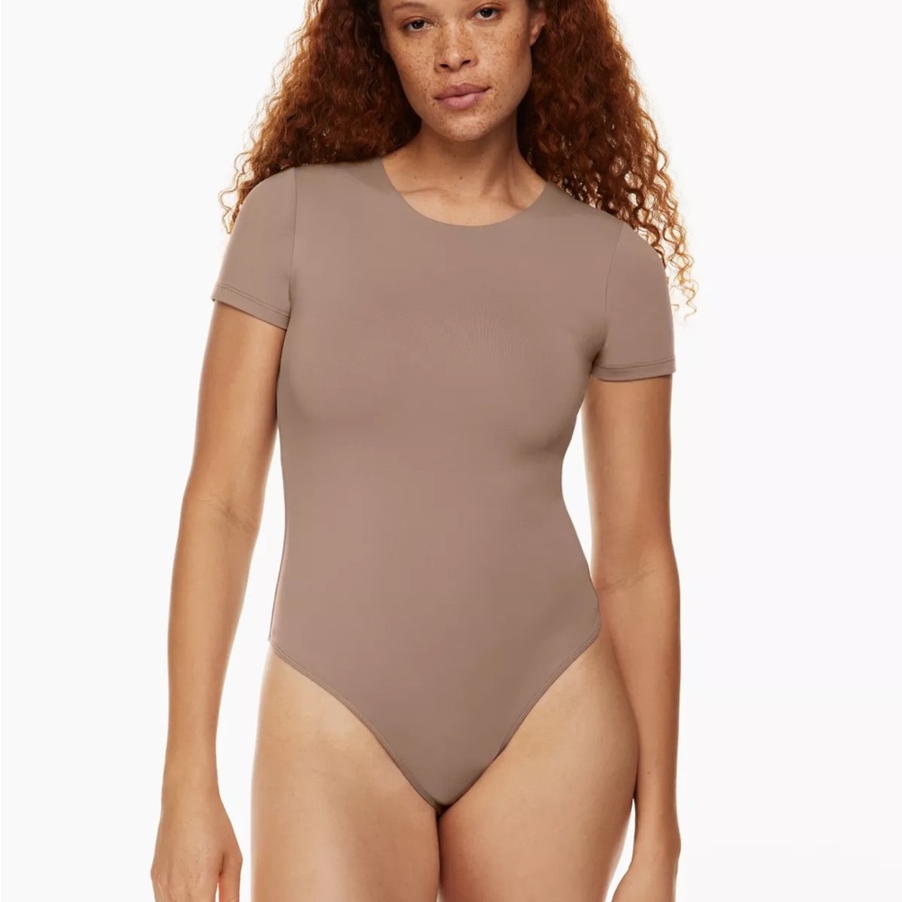 NWT Babaton Contour Crew short sleeve bodysuit in Clay XS from Aritzia